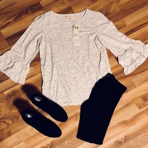 🎁 NWT Max Studio off white top.